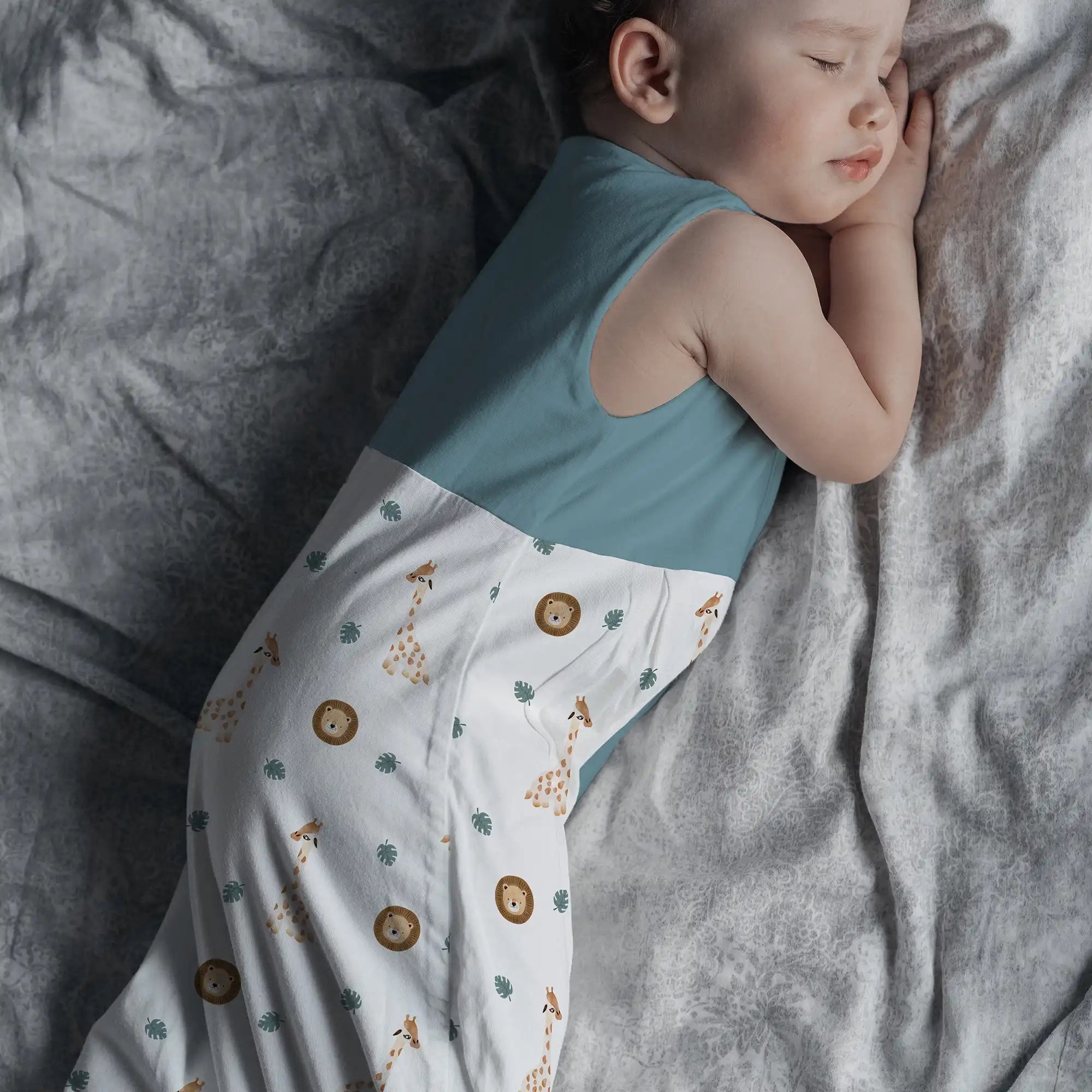 "Giraffe und Löwe" Premium Jersey Schlafsack 1.0 TOG - Leslis