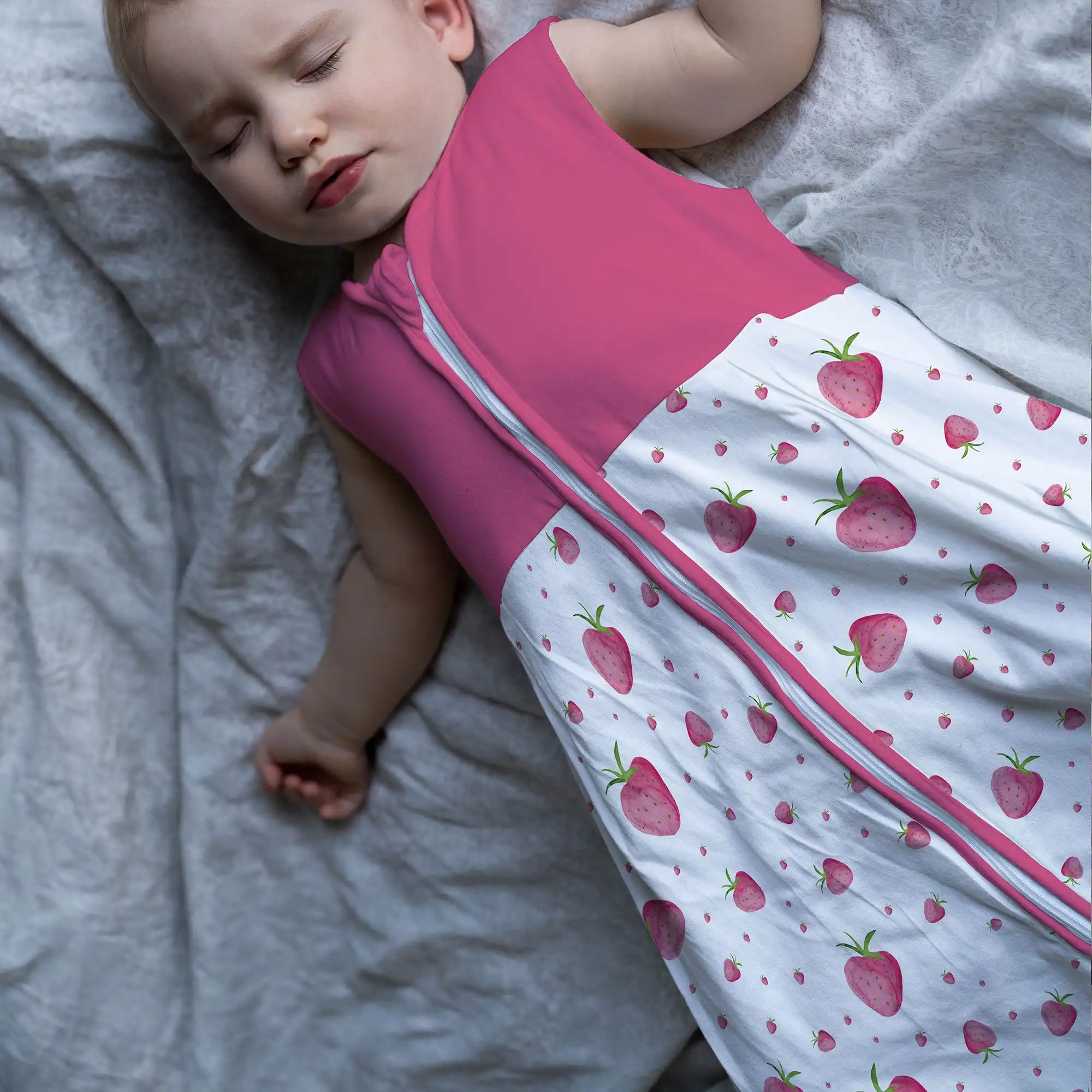 "Erdbeeren" Premium Jersey Schlafsack 1.0 TOG - Leslis