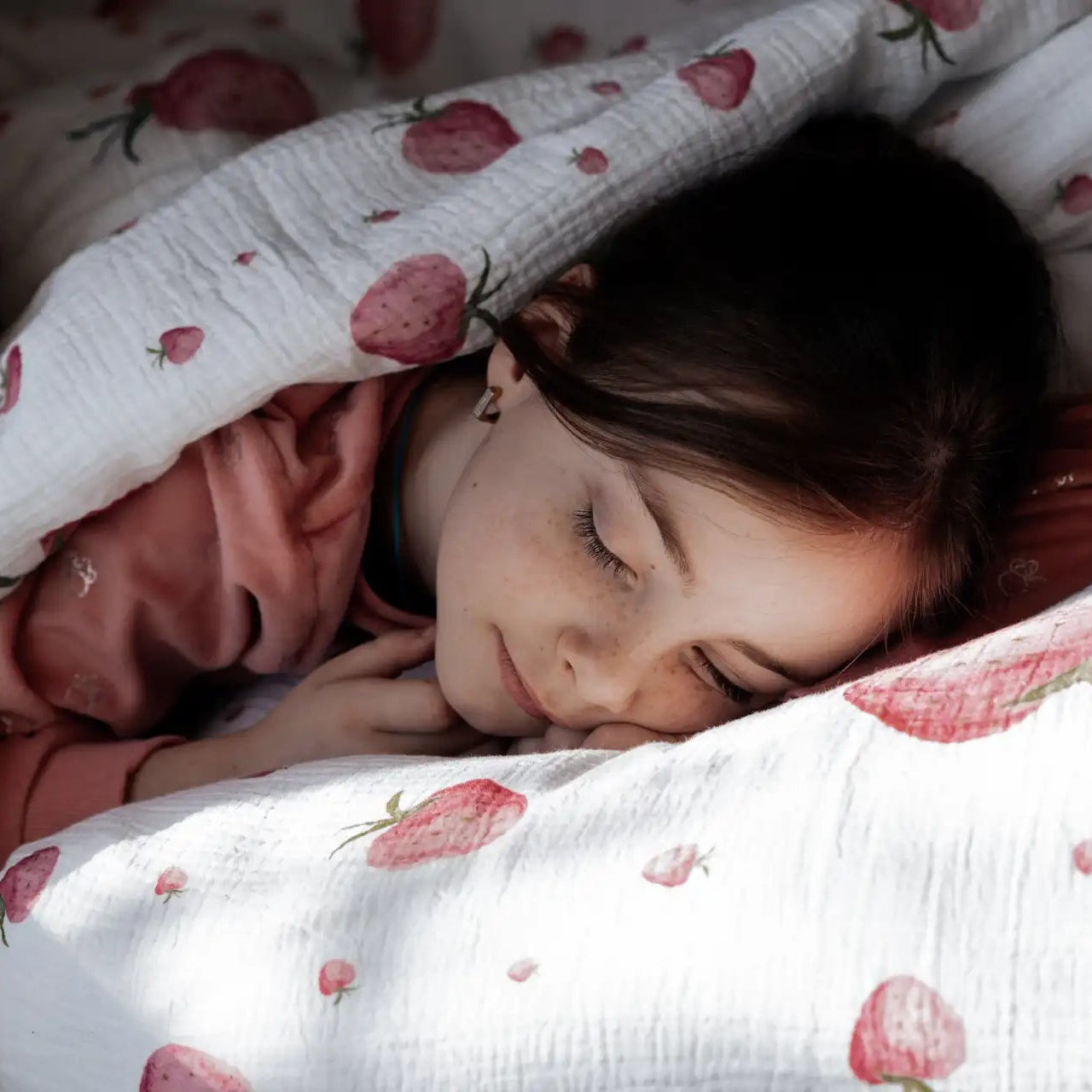 “Erdbeeren” Premium Kinderbettwäsche - Leslis