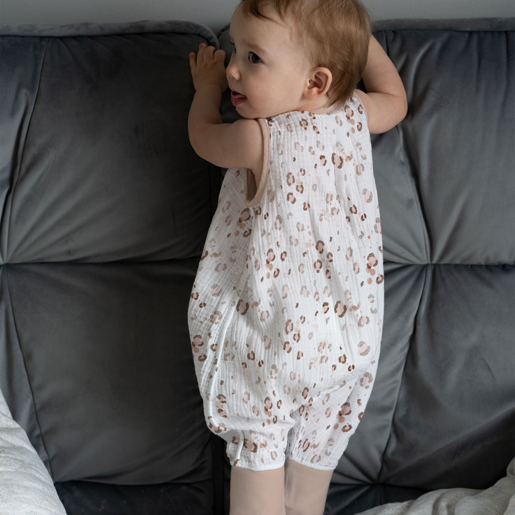 "Leopard" Premium Schlafsack mit Füßen aus Musselin 0.5 TOG - Leslis