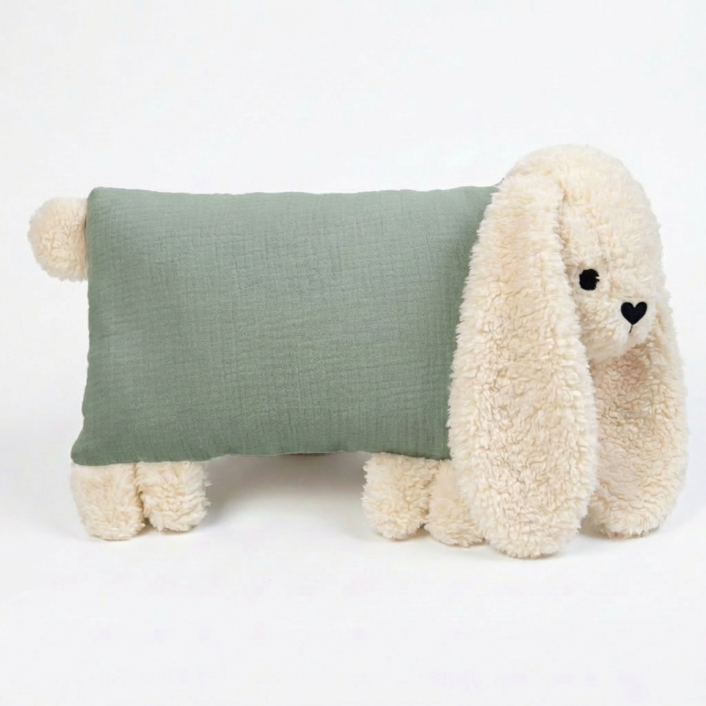 Salbeigrüner Kuschelhase mit weichem Kopf und langen Schlappohren.