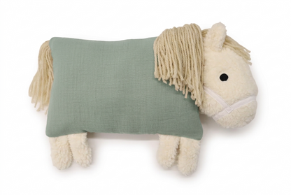 Salbeigrünes Kuschelpferd mit heller Mähne und weichen Beinen.