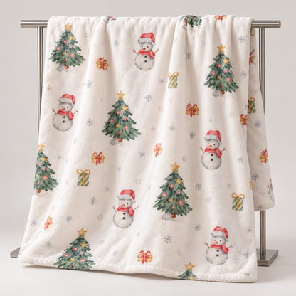 Kuscheldecke „Schneemann“ über einem Ständer, mit gut sichtbarem Motiv.
